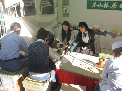 「抹茶体験」や「茶手もみ体験」、「お茶の美味しい入れ方教室」等の「お茶のまち静岡市」の体験コーナーも。