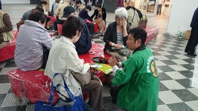 静岡市「お茶の日」をエキチカでPR！我流茶席は大盛況でした。