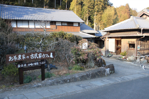 お茶農家の古民家カフェ・かつやま外観写真