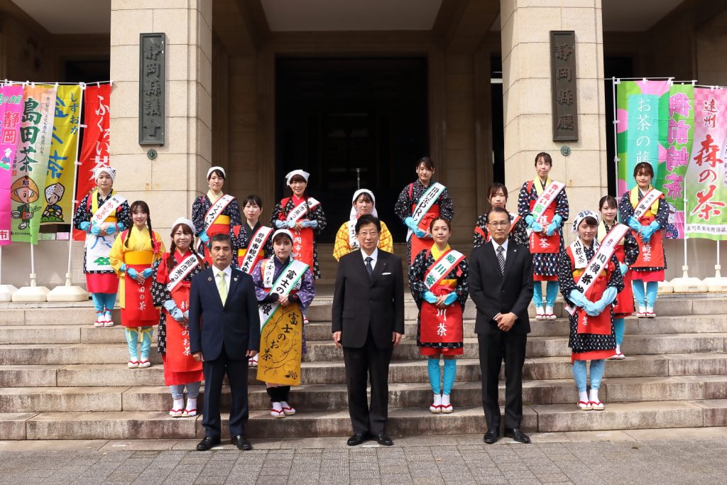 県知事へ新茶を贈呈しました！の画像