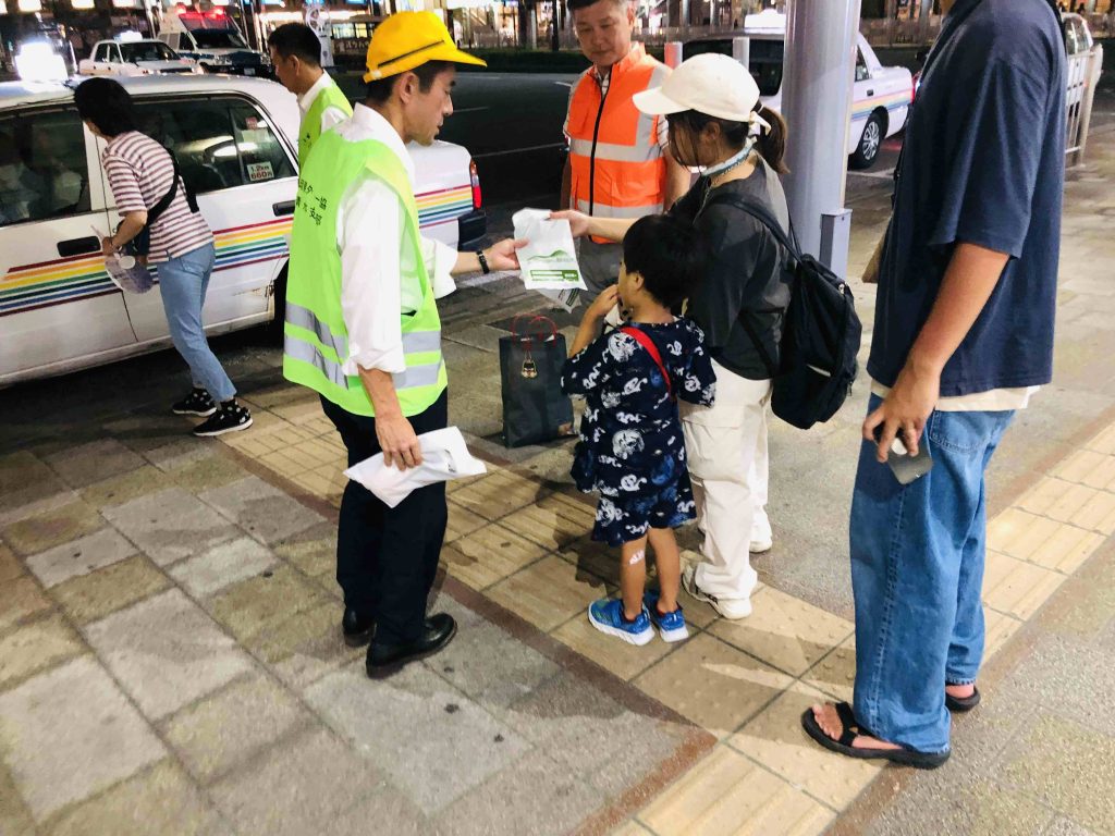 ８月５日「タクシーの日」にちなんで静岡・清水両駅で『お茶のまち静岡市』をPR！の画像