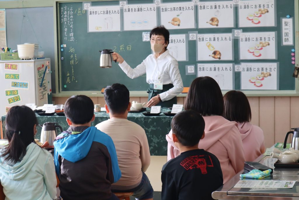 令和７年度お茶の美味しい入れ方教室が終了しました！の画像